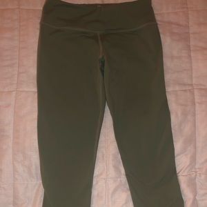 *Sold on De Pop*Buff Bunny Cropped Leggings